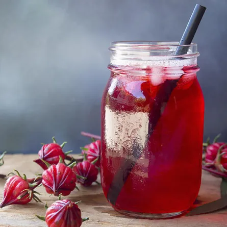 فوائد الكركديه البارد لا تضاهى في الصيف