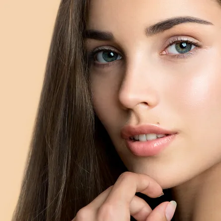 رسمات حواجب عريضة مرفوعة