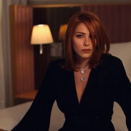 بالصور.. دانييلا رحمة تعايد والدتها فهل من شبه بينهما؟