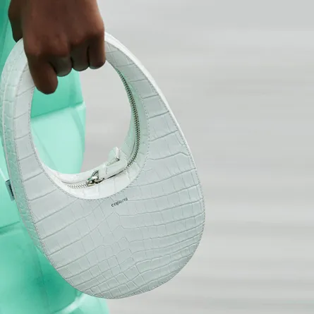 موديلات حقائب يدّ دائرية ملوّنة