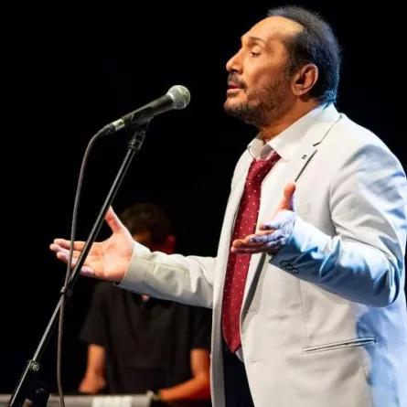 علي الحجار يطرب الجمهور في أحدث حفلاته في الإسكندرية