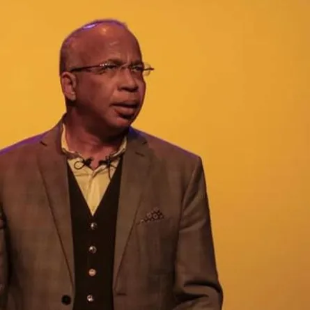 شريف دسوقي يعود إلى المسرح في "ياما في الجراب يا حاوي" عقب محنته الصحية