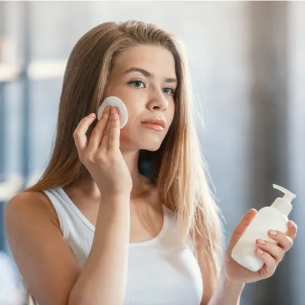 أسوأ خمسة أخطاء ترتكبينها في إزالة المكياج