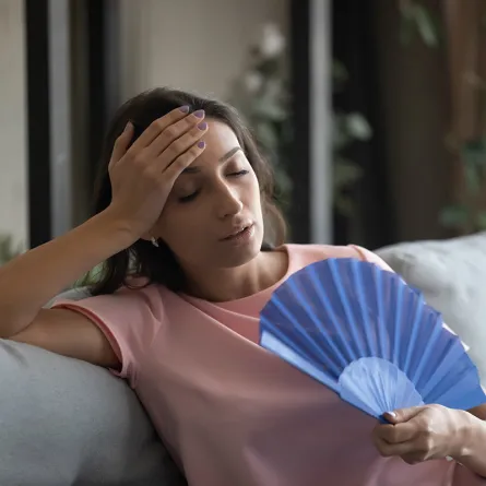 كيفية التعامل مع الهبات الساخنة في موسم الحرّ