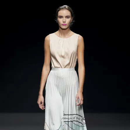 فساتين وتنانير بكسرات لصيف 2021