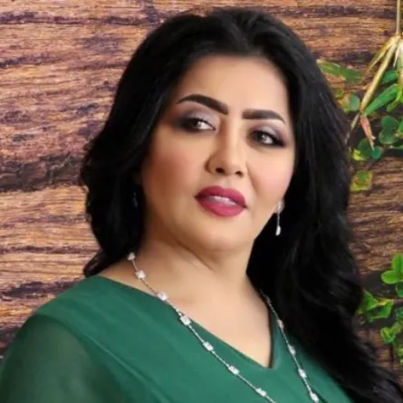 فاطمة الحوسني تُعلن تمديد عرض مسرحيتها "موديل 90"