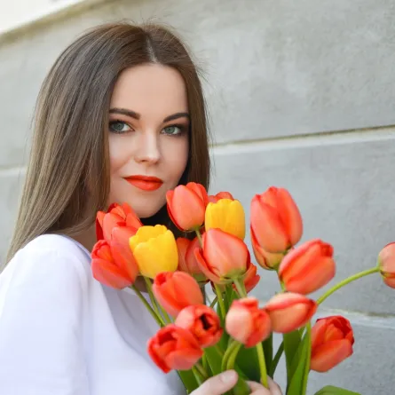 أحمر الشفاه البرتقالي أجدد صيحات الموضة لجميع ألوان البشرة