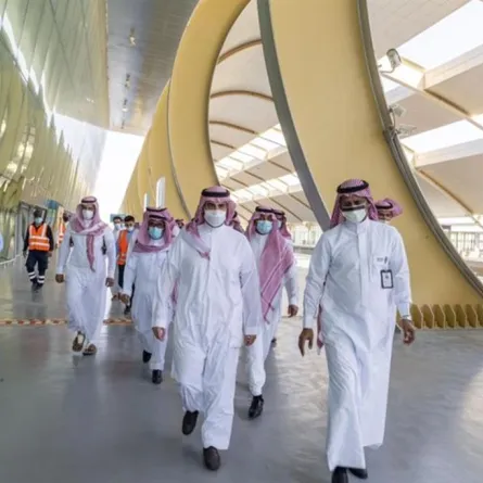 أمير الجوف يتفقد محطة قطار القريات