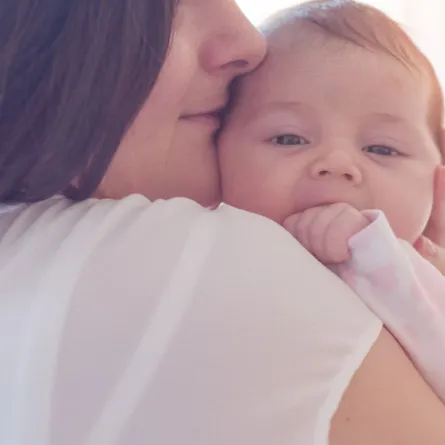 متى نتوقف عن محاولة تجشؤ الرضيع؟