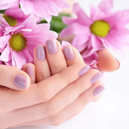 ألوان مناكير تناسبك خلال شهر برج الأسد