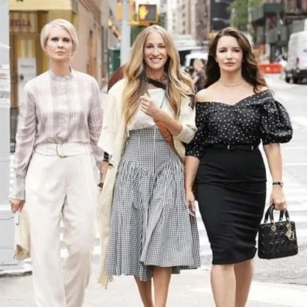 سارة جيسيكا باركر تكشف أزياء مسلسلها الجديد