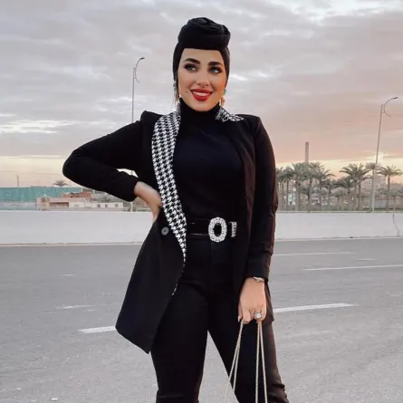 ملابس محجبات باللون الأسود  