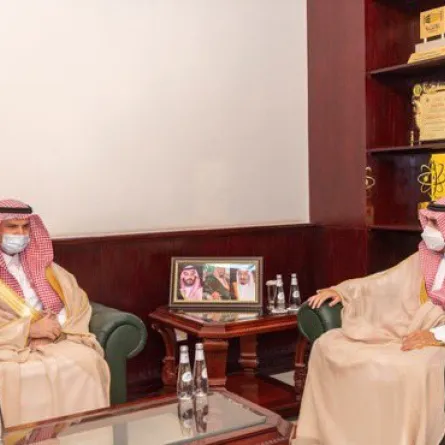 الأمير فيصل بن نواف بن عبدالعزيز يستعرض مع رئيس جامعة الجوف خطة العام الجامعي الجديد