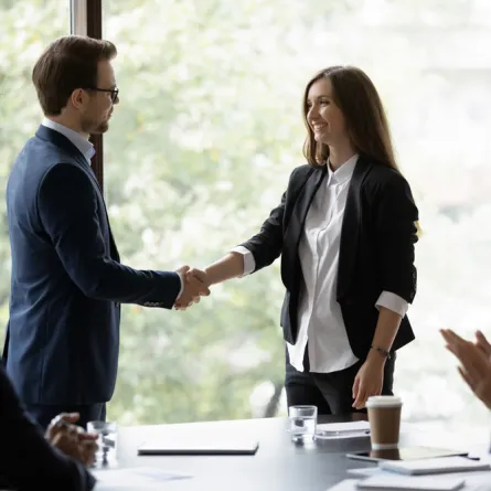  صفات الموظف المتميز