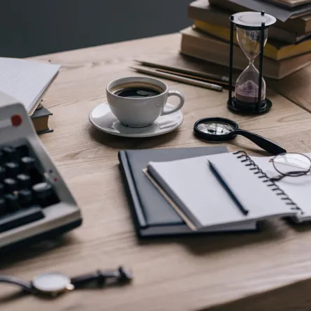 الفرق بين الكاتب والمؤلف