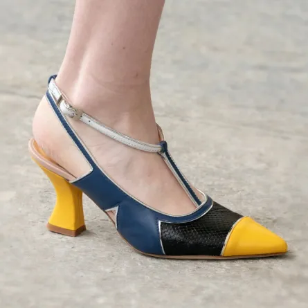 أحذية بكعب القطّة لإطلالة أنثوية لافتة