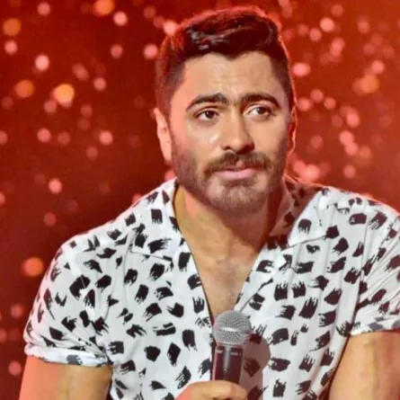 بالفيديو.. تامر حسني ينهي خلاف دياب ونصر محروس ويعلن إطلاق سراحه الفني