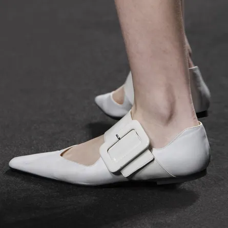 أحذية صيفية مريحة لإطلالة عملية في صيف 2021