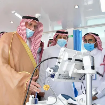 أمير منطقة جازان يدشن خدمة الإسعاف البحري بجزيرة فرسان