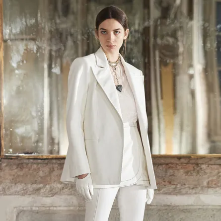 بدلات غير تقليدية من مجموعات خريف 2021