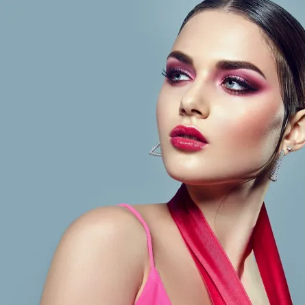 خطوات تطبيق مكياج وردي وبنفسجي مميز