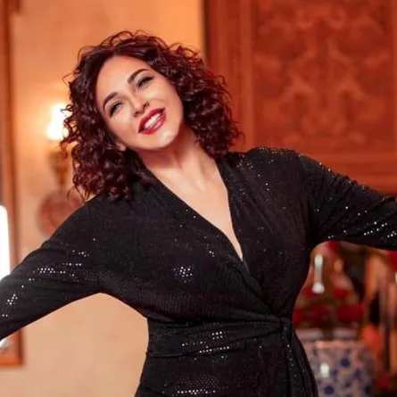 شاهد.. سلاف فواخرجي تغني "بنت الجيران" وتكشف عن عادة لديها 