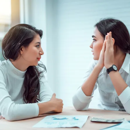 كيفية التعامل مع الأشخاص الذين يستنزفون طاقتك