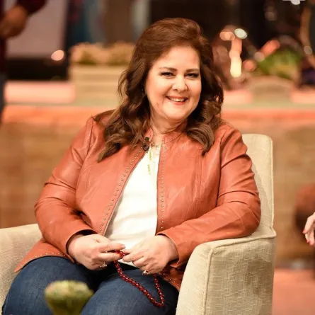 دموع النجوم في وداع صانعة البهجة "دلال عبد العزيز"