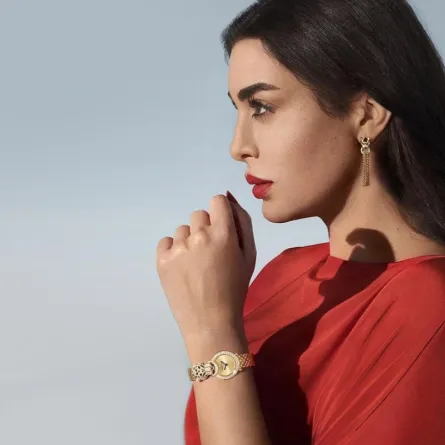 أجمل الساعات العريضة الفاخرة أستوحيها من النجمات هذا الموسم