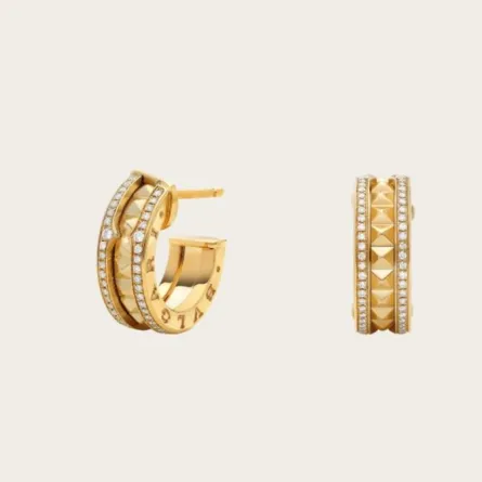 موديلات أقراط ذهب صغيرة وكيفية تنسيقها مع المجوهرات 2021