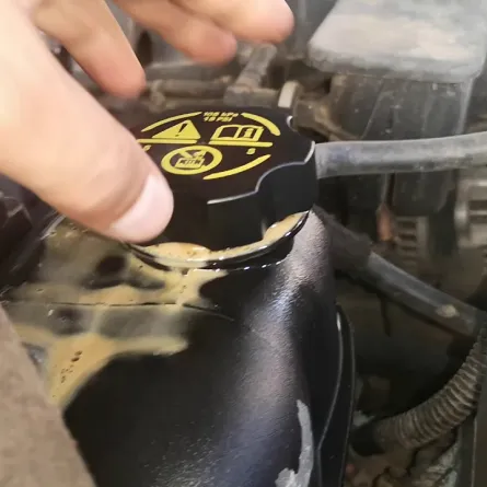 اختلاط ضار للماء والزيت في السيارة