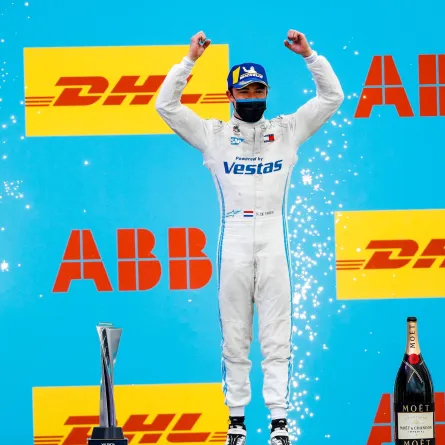 المتسابق الهولندي نيك دي فريس