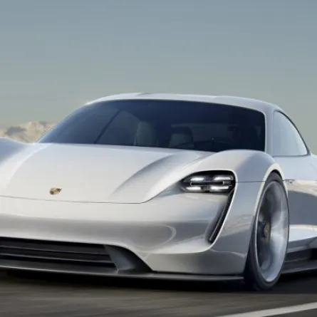 بورشه اي ميشين في مواجهة تسلا