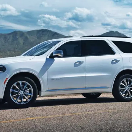 دودج درانجو 2022 باللون الأبيض