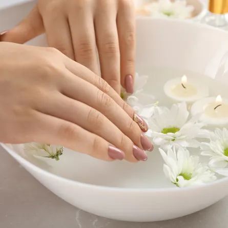 تنظيف الأظافر