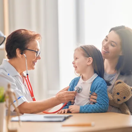 أسباب ألم الصدر عند الأطفال والمراهقين وعوامل الخطر