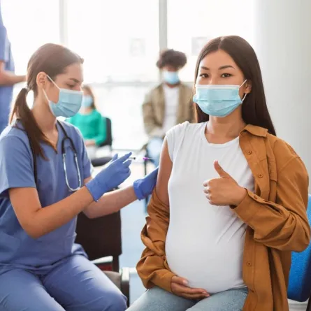 دراسة حديثة حول فوائد لقاح كوورنا وأضرار عدم إعطائه للحوامل