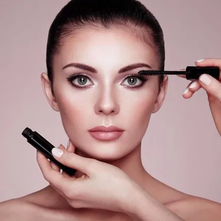 مصل تعزيز نمو الرموش والحواجب