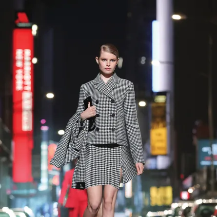 طقم بنقشة الهوندستوث من مايكل كورس Michael Kors  