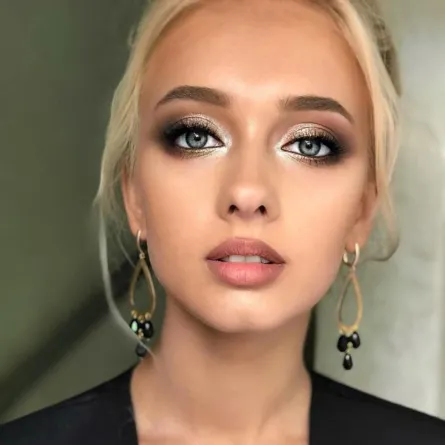 مكياج رومانسي لعروس صيف 2022