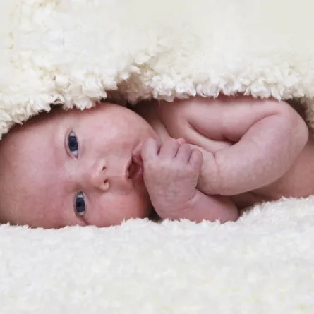 أسباب خشونة بشرة الطفل الرضيع