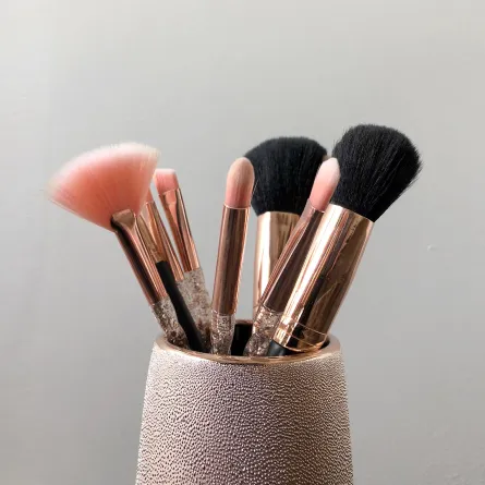 5 أسباب توضح أهمية تنظيف فرش المكياج‎‎