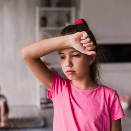 التعرق المفرط عند الأطفال الأسباب والعلاج