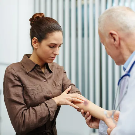 أسباب ظهور الكدمات المفاجئة في الجسم