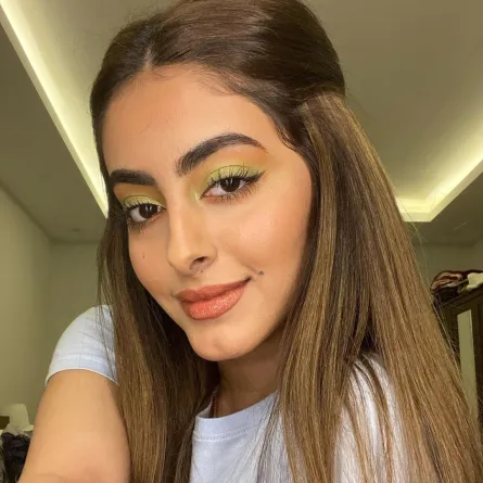 جود عزيز بمكياج عصري للعينين -الصورة من حسابها على الانستغرام
