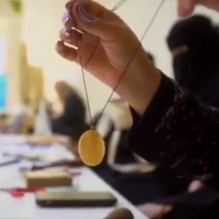 طالبات مدرسة الديرة - الصورة من حساب فنون العلا