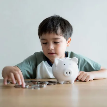 يجب أن يتعلم الطفل أهمية الادخار