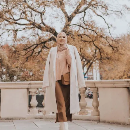 معطف الصوف الطويل من لينا صنوبر