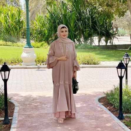 حوراء الفارسي بعباية بنية للمناسبات