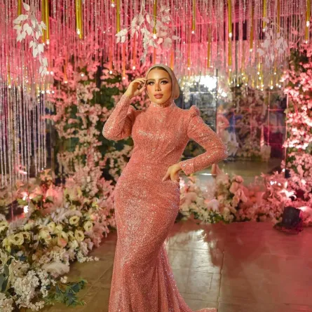 رهف الشامي بفستان براق